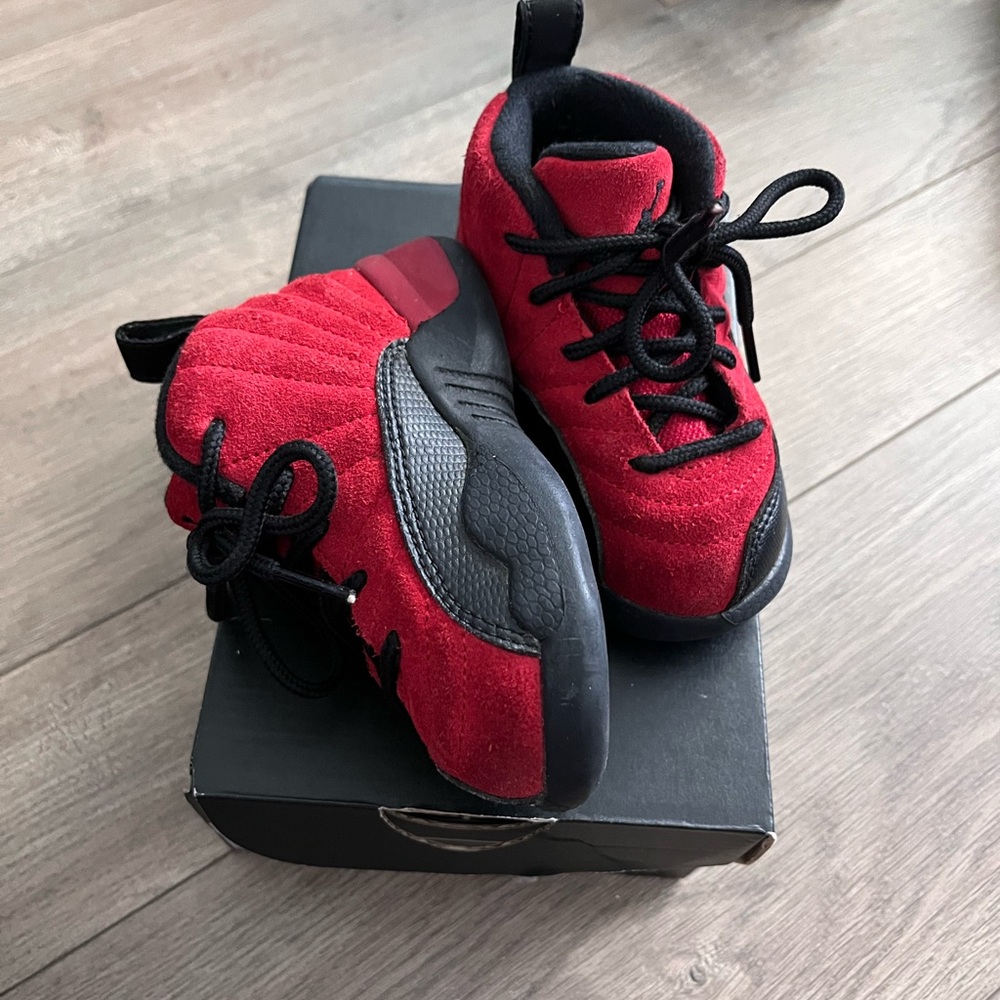 Kids Jordan 12’s red/black